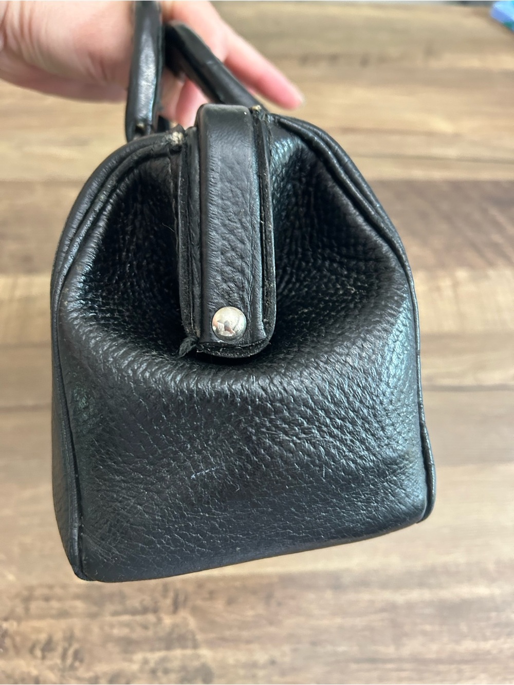 Vintage Black Pebbled Leather Mini Doctors Satchel - Mid Century Gladstone Frame - Picture 3 of 16